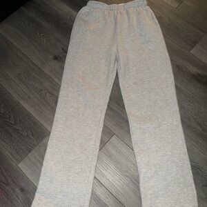 Wild Fable Light Gray woman sweatpants.